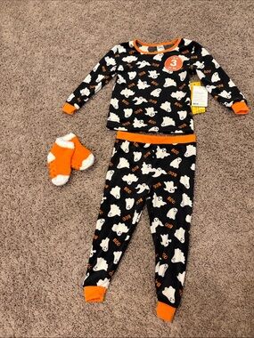 Kids Halloween Ghost Pajama Set with Cozy Socks - Black & Orange
